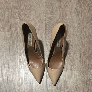 Steve Madden Tan Heels with Pointed Toe Design and Stiletto Heel